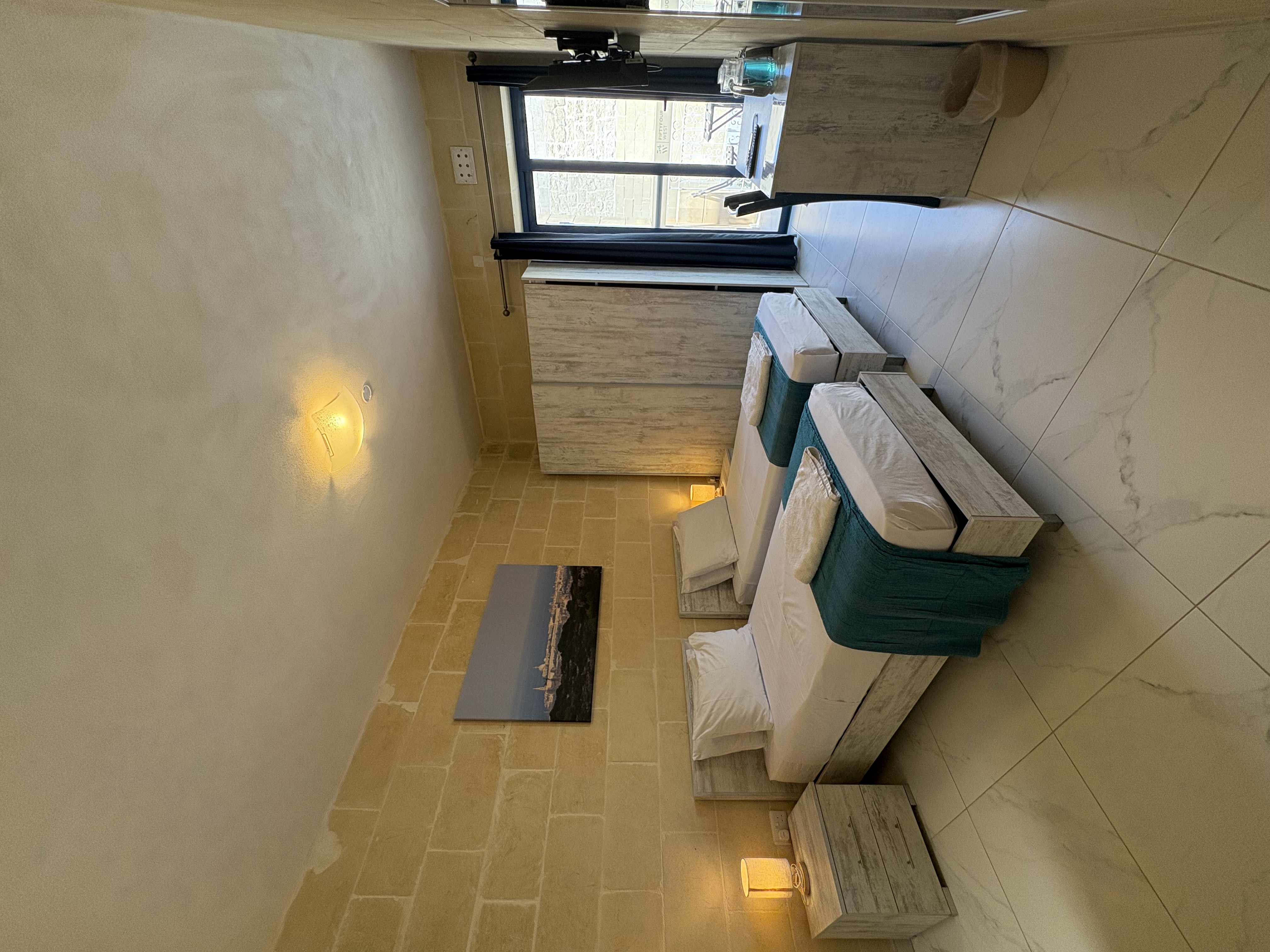 Hs2 Rm4 - Twin Room with Terrace