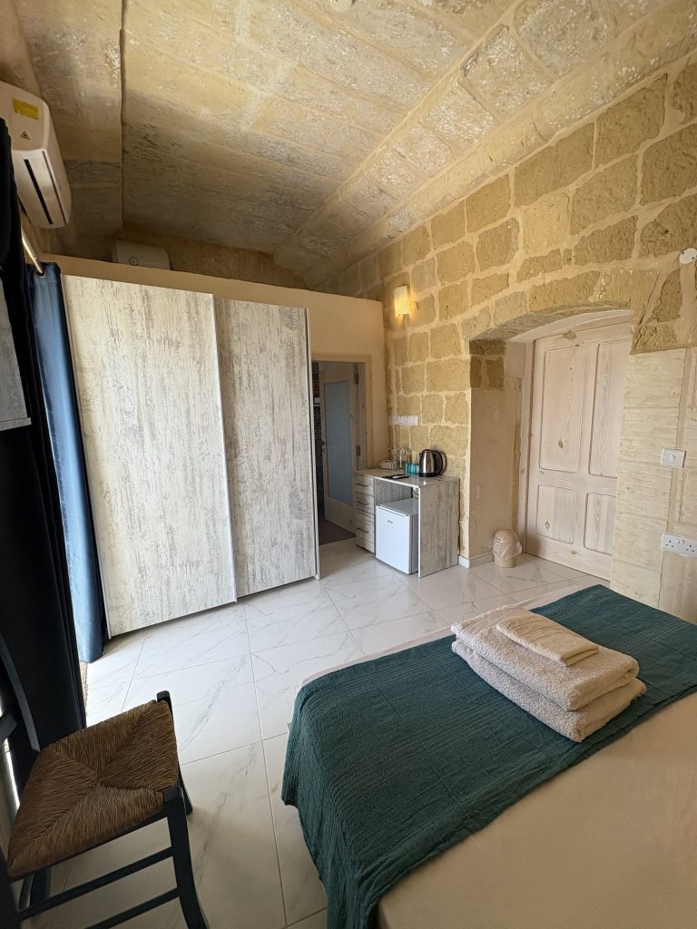 6 - bed
