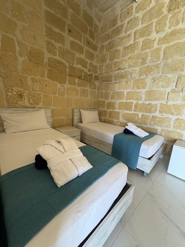 9 - single bed