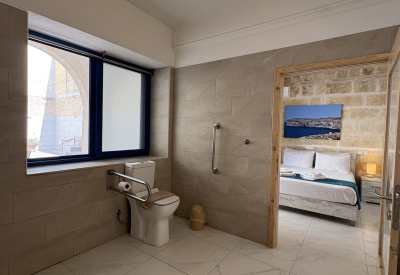 7 - bathroom