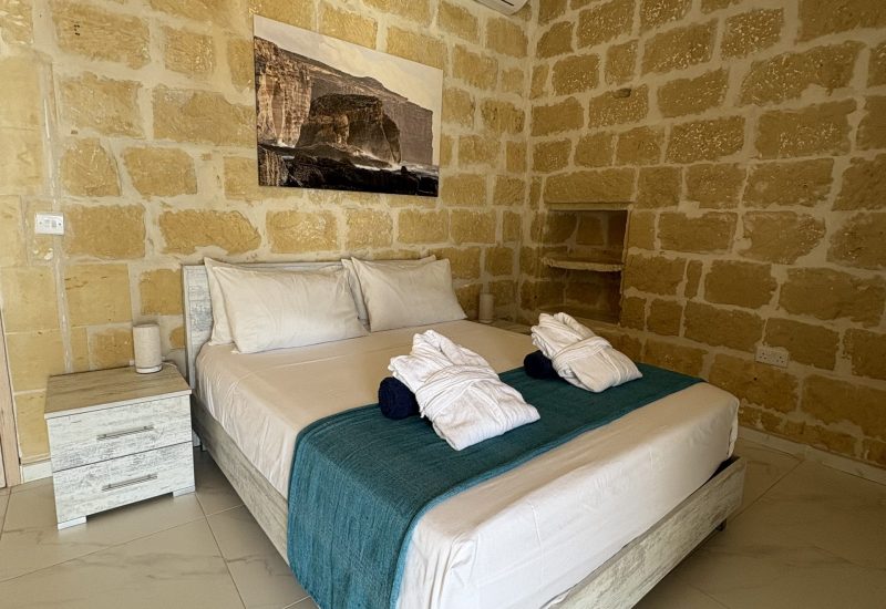 9 - double bed