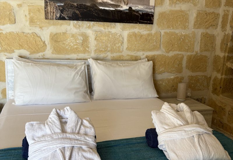 9 - double bed and robs